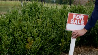 Erkek el işareti Satılık çekiç