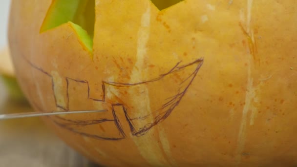 Rzeźba jack o lantern dyni na Halloween — Wideo stockowe