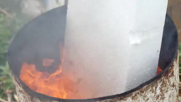 Fuego en barriles tanque de aceite — Vídeos de Stock