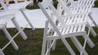 Açık hava düğün ayarında Altar ve yemek tablolar ile ilgilenen Washington