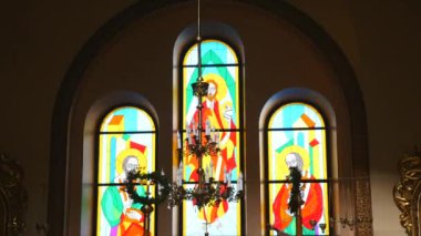 Güneş ışığı ile kilise leke-cam pencere