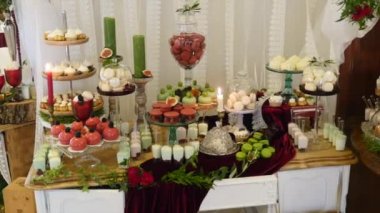 Lezzetli düğün resepsiyonu, tatlı masası.