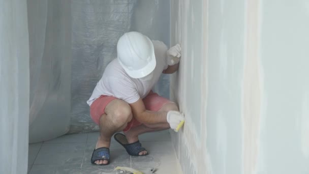 Man Hand Sanding Plaster Wall, close up — Stock Video