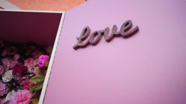 Rustik tarzı düğün süslemeleri. Gezi töreni. Doğada düğün