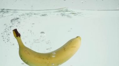 Düşen suya Slo-hareket muz