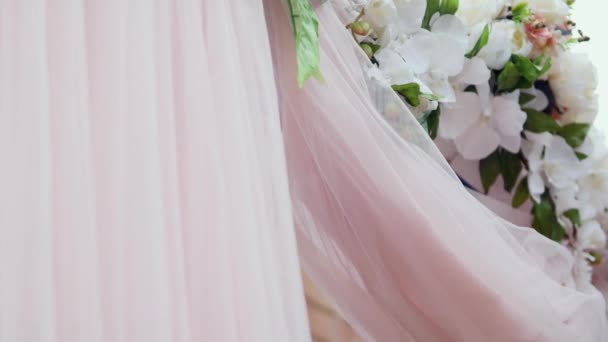 Luxurious wedding arch with flowers. Wedding decor — Stock Video