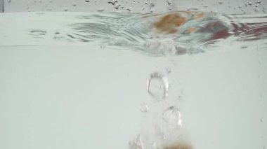 iki patates su görüntüsü