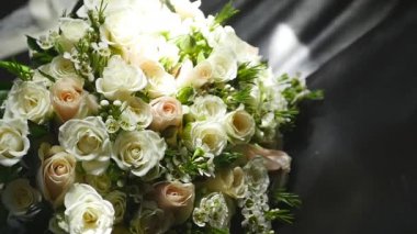 Düğün buketini kapat.