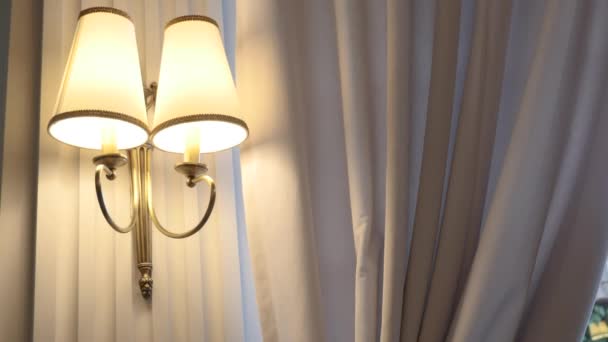 Muur lamp in slaapkamer — Stockvideo © Andrew282 #172054702 Muur lamp in slaapkamer — Stockvideo © Andrew282 #172054702