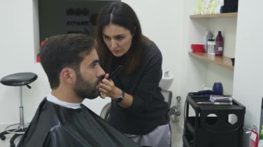 Erkek saç şekillendirme bir berber dükkanı veya saç salonda. Berber Dükkanı