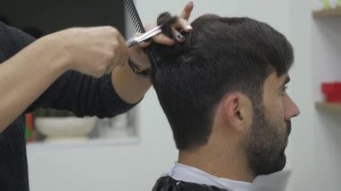 Kuaför Saç kesme makinesi kadar kapatın