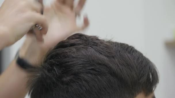 Close Up Barbeiro corte de cabelo Clipper — Vídeo de Stock