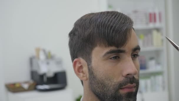 Clipper de corte de pelo de peluquero. cámara lenta — Vídeos de Stock