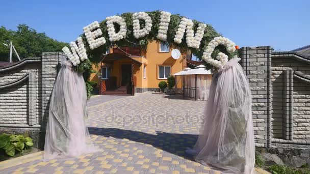 Elegant decoration for wedding ceremony on the gate — Stock Video