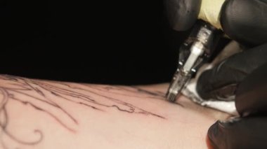 Dövme sanatçısı vücuda dövme tattoo studio, olun. yakın çekim