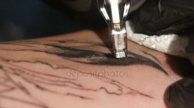 Dövme sanatçısı vücuda dövme tattoo studio, olun. yakın çekim