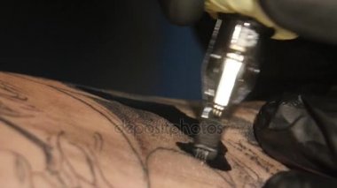 Dövme sanatçısı vücuda dövme tattoo studio, olun. yakın çekim