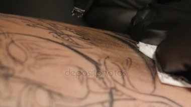 Dövme sanatçısı vücuda dövme tattoo studio, olun. yakın çekim
