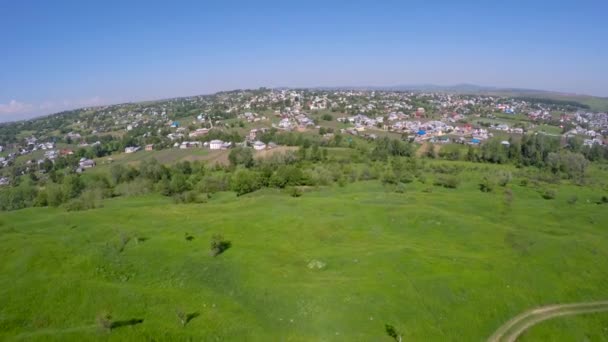 Luchtfoto drone foto van landbouwgrond landschap — Stockvideo