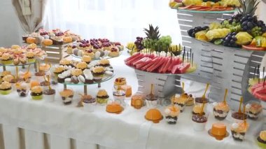 Şeker çubuğu düğün, şeker büfesi, bir düğünde lezzetli çikolata