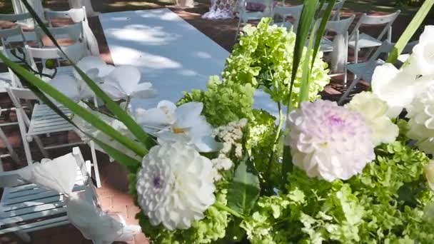 Květiny pro svatební obřad, svatební oblouk pozadí — Stock video