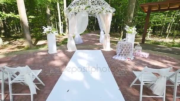 Flowers for wedding ceremony, wedding arch background — Stock Video