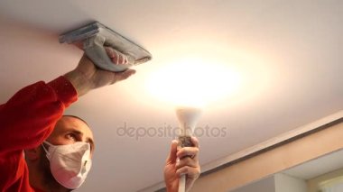 İşçiler beton tavan biler. onarım kavramı