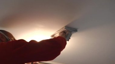 İşçiler beton tavan biler. onarım kavramı