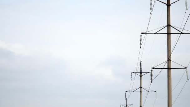 Hoogspanningspost.High-voltage toren hemel achtergrond — Stockvideo