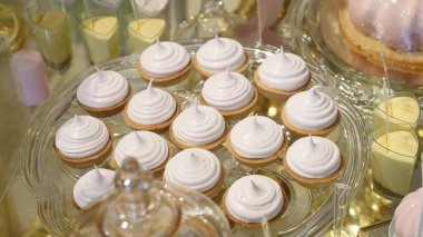 Şeker çubuğu düğün, şeker büfesi, bir düğünde lezzetli çikolata