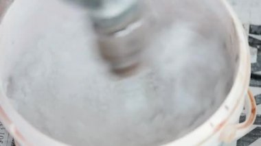 İnşaat hazırlanması için çimento karıştırma