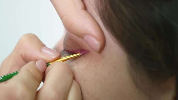 Artist drawing arrows. Close up. slow motion — Stock Video