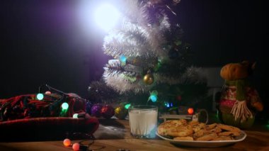 Noel tatil arka plan, Noel tablo arka plan ile dekore edilmiş Noel ağacı ve çelenk. Boş kış tatili Oda