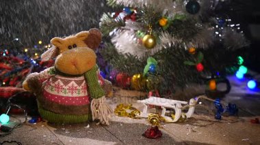 Noel tatil arka plan, Noel tablo arka plan ile dekore edilmiş Noel ağacı ve çelenk. Boş kış tatili Oda