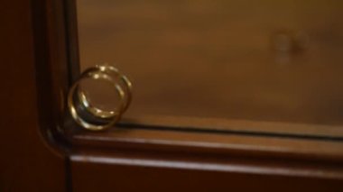 Alyans ayna üzerinde