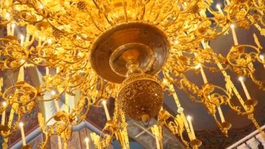 Büyük bronz avize katedral Hıristiyan Kilisesi, yakın çekim