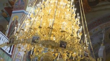 Büyük bronz avize katedral Hıristiyan Kilisesi, yakın çekim