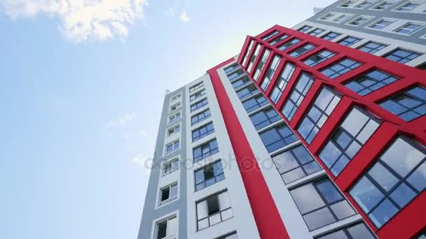 Straight up vertical view establishing shot of generic office or luxury real estate apartment building DX day time. Skyscraper tower towards blue sky with clouds — Stock Video