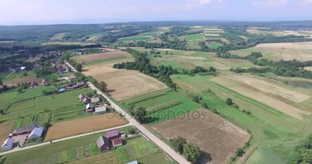 Landskape de aldeia em tempo de primavera. Vista aérea . — Vídeo de Stock