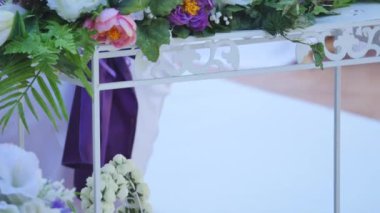 Gül buket düzenlemek için düğün dekorasyon