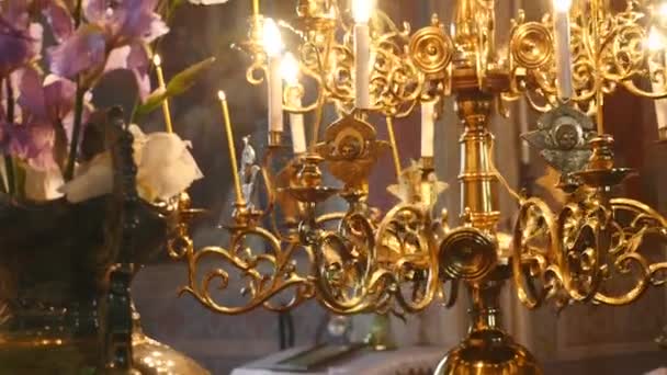 Big bronze chandelier in cathedral christian church, close-up — Stock Video