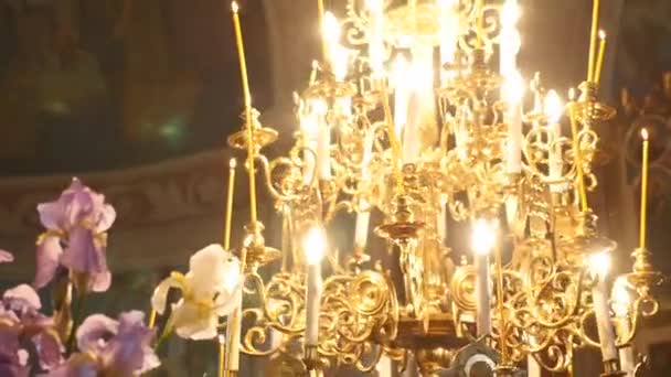 Big bronze chandelier in cathedral christian church, close-up — Stock Video