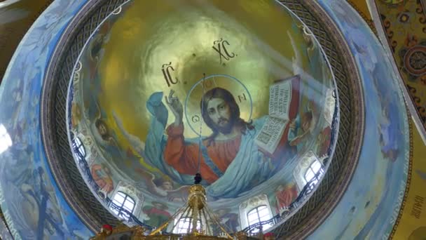 Interiérové dekorace. Freska z církevní Rady, Interiér katedrály — Stock video