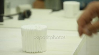 el pamuk sopa kutudan alır.