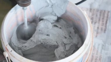 İnşaat hazırlanması için çimento karıştırma