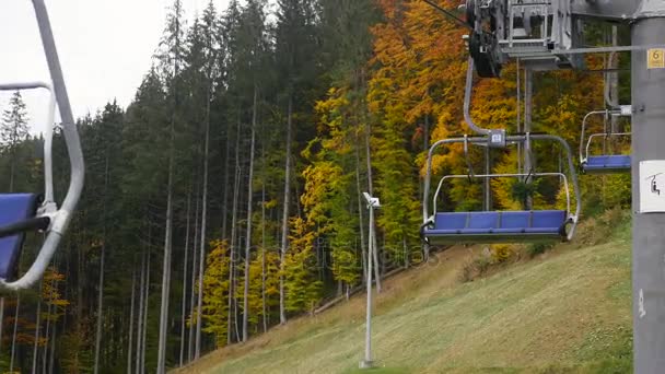 Autumn góry strzelanie z wyciągu — Wideo stockowe
