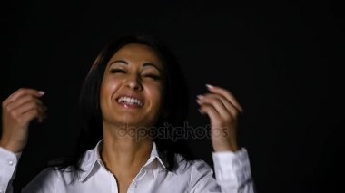 Kadın saçları siyah arka plan üzerine sabitleme