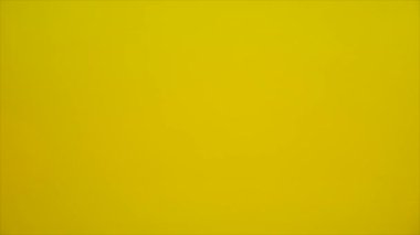 Taze meyve suyu limon düşen sarı bağlantı sıçrama ile