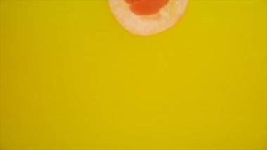 Taze meyve suyu greyfurt düşen sarı bağlantı sıçrama ile