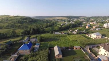 Ukrayna köyünün havadan görünümü. Drone görünümü.